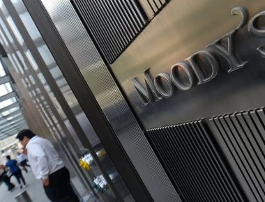 Moody's: «Η επιβολή δασμών θα βλάψει την αμερικανική οικονομία»